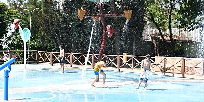 Çukurova’da su oyun parkları açıldı